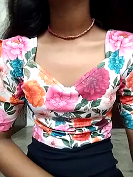 Snapshot of Naina_04 chatting on 10/04/25, 02:53 Naina 04 online show from 10/04/25, 02:53