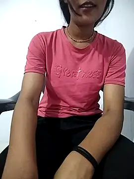 Snapshot of Naina_04 chatting on 10/09/25, 05:11 Naina 04 online show from 10/09/25, 05:11