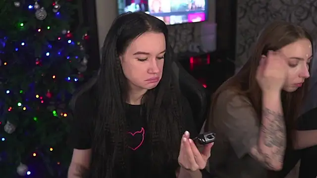 Snapshot of lis_silver chatting on 12/19/25, 07:48 lis silver online show from 12/19/25, 07:48