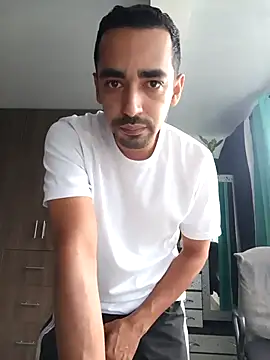 stivenlujan69 online show from 11/20/25, 01:00