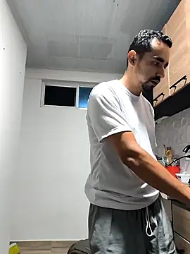 stivenlujan69 online show from 11/26/25, 02:45