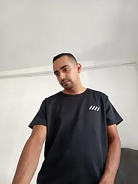 stivenlujan69 online show from 04/12/26, 08:36