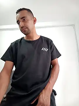 stivenlujan69 online show from 04/13/26, 08:47