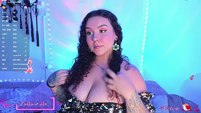 Snapshot of meggan_millerr chatting on 12/01/25, 12:37 meggan millerr online show from 12/01/25, 12:37