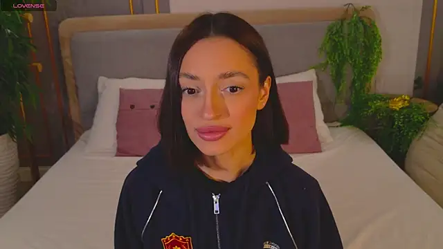 AdoraCortes online show from 04/12/26, 05:01