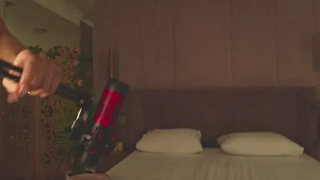 AdoraCortes online show from 04/17/26, 05:10