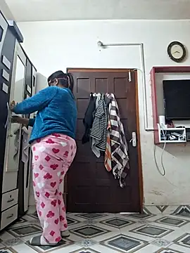 SIMIHOT online show from 01/06/26, 09:57