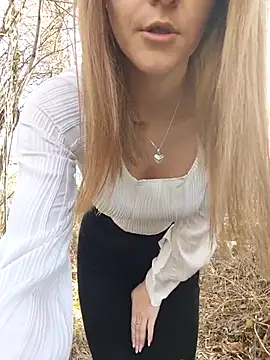 Snapshot of YOOUR_EVAA chatting on 11/09/25, 09:18 YOOUR EVAA online show from 11/09/25, 09:18