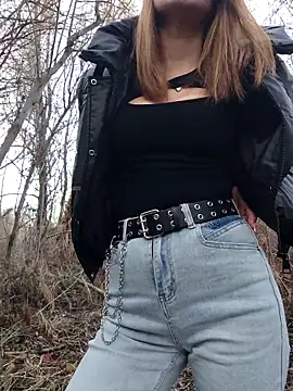 Snapshot of YOOUR_EVAA chatting on 11/15/25, 10:56 YOOUR EVAA online show from 11/15/25, 10:56