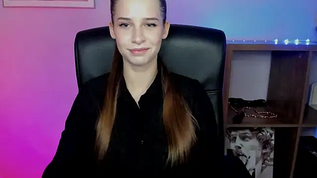 LuxMaya online show from 12/19/25, 07:37