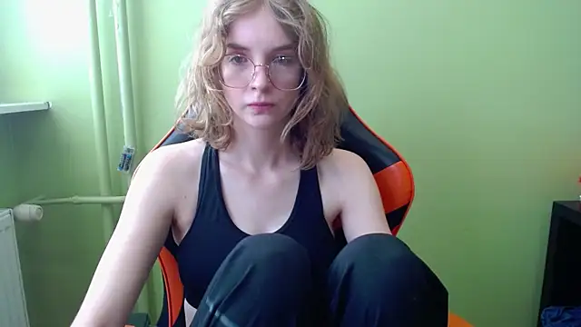 juicyPenny online show from 03/18/26, 07:22