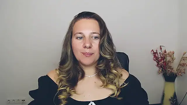 Snapshot of Darklure_ chatting on 09/13/25, 09:03 Darklure online show from 09/13/25, 09:03