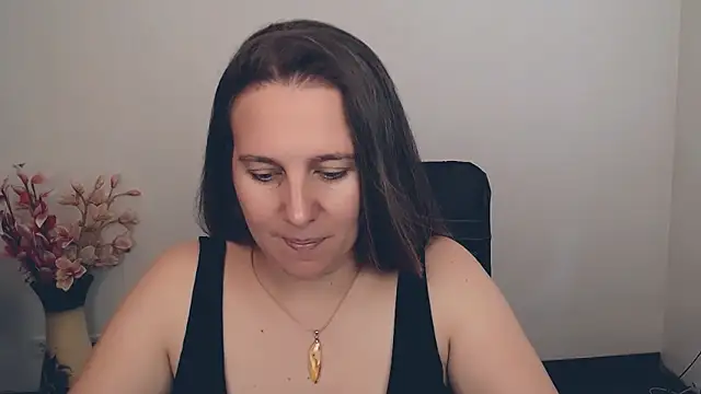 Snapshot of Darklure_ chatting on 09/16/25, 12:39 Darklure online show from 09/16/25, 12:39