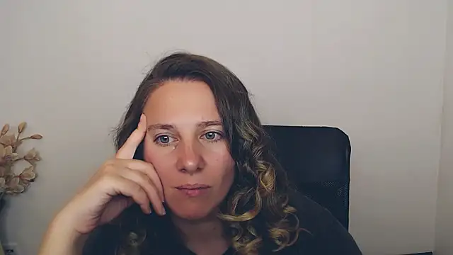 Snapshot of Darklure_ chatting on 09/17/25, 03:35 Darklure online show from 09/17/25, 03:35