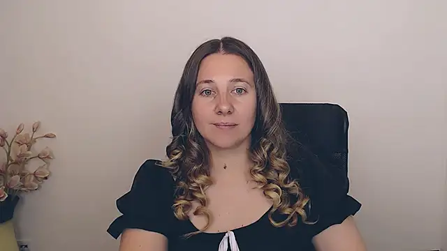 Snapshot of Darklure_ chatting on 09/19/25, 08:20 Darklure online show from 09/19/25, 08:20