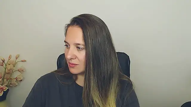 Snapshot of Darklure_ chatting on 09/27/25, 06:13 Darklure online show from 09/27/25, 06:13