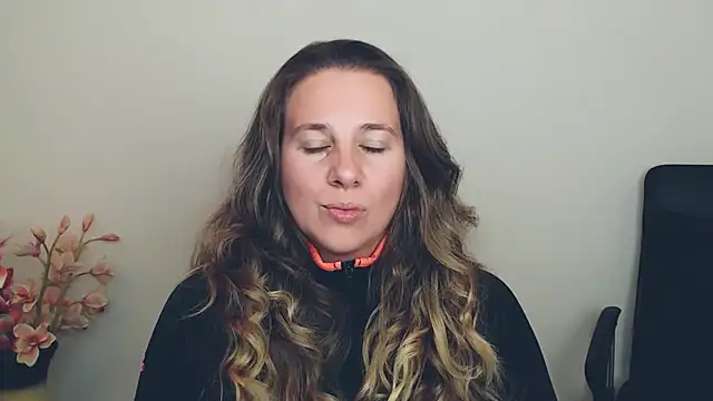 Snapshot of Darklure_ chatting on 10/02/25, 09:11 Darklure online show from 10/02/25, 09:11