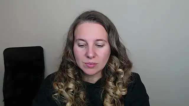 Snapshot of Darklure_ chatting on 10/20/25, 04:40 Darklure online show from 10/20/25, 04:40