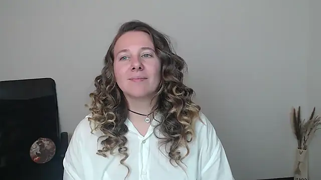 Snapshot of Darklure_ chatting on 11/01/25, 06:43 Darklure online show from 11/01/25, 06:43