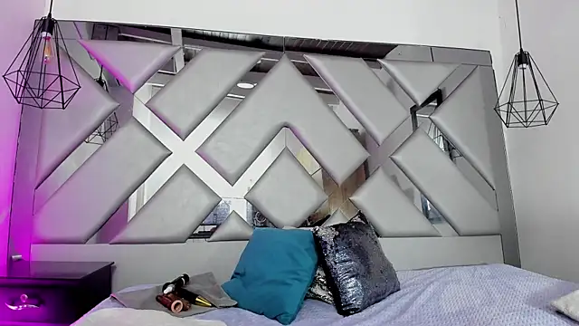 Lorenn Hill online show from 11/11/25, 01:11