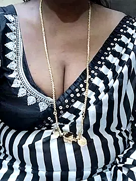 shobini online show from 10/22/25, 01:55