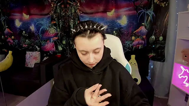 ClaraParks online show from 04/11/26, 07:45