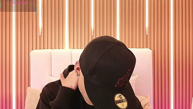 Dulcey  online show from 04/05/26, 04:53