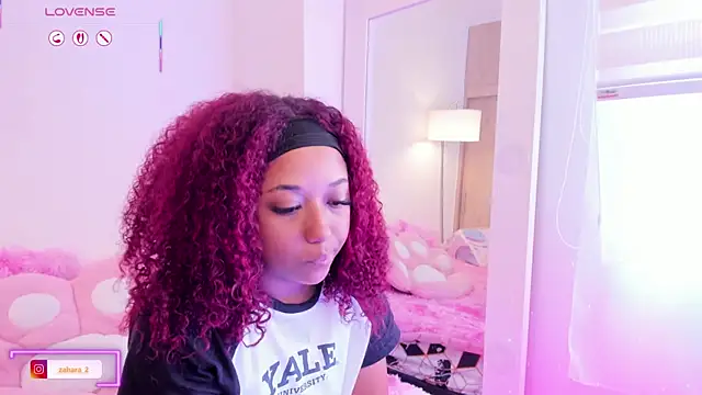 Snapshot of _Zahara_ chatting on 12/17/25, 05:19 Zahara online show from 12/17/25, 05:19