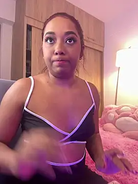 Snapshot of _Zahara_ chatting on 12/20/25, 11:01 Zahara online show from 12/20/25, 11:01