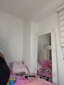 Snapshot of _Zahara_ chatting on 12/22/25, 12:07 Zahara online show from 12/22/25, 12:07