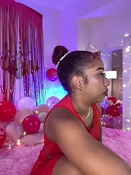 Snapshot of _Zahara_ chatting on 02/14/26, 11:56 Zahara online show from 02/14/26, 11:56