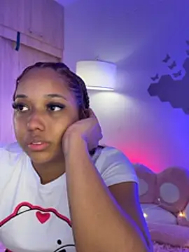 Snapshot of _Zahara_ chatting on 02/21/26, 12:22 Zahara online show from 02/21/26, 12:22