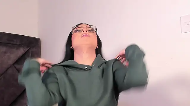 Snapshot of SamanthaRivas_ chatting on 09/19/25, 10:21 SamanthaRivas online show from 09/19/25, 10:21