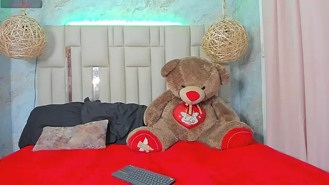 Snapshot of NikkyyRed chatting on 10/09/25, 03:26 NikkyyRed online show from 10/09/25, 03:26