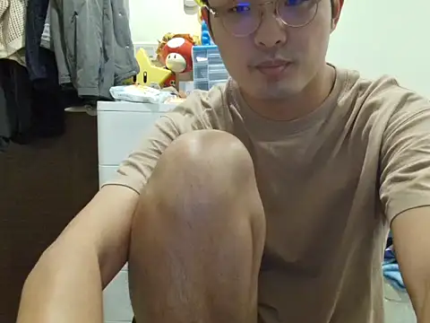 Snapshot of kirkcantop chatting on 11/25/25, 12:43 kirkcantop online show from 11/25/25, 12:43