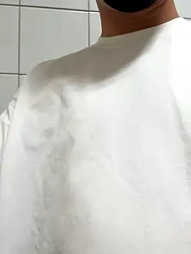 Snapshot of kirkcantop chatting on 11/26/25, 04:41 kirkcantop online show from 11/26/25, 04:41