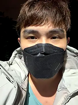 Snapshot of kirkcantop chatting on 12/21/25, 04:36 kirkcantop online show from 12/21/25, 04:36