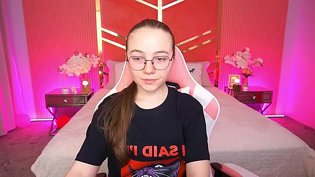 ArrinaWairr online show from 12/16/25, 09:14