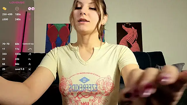 TrixiBell online show from 11/22/25, 04:22