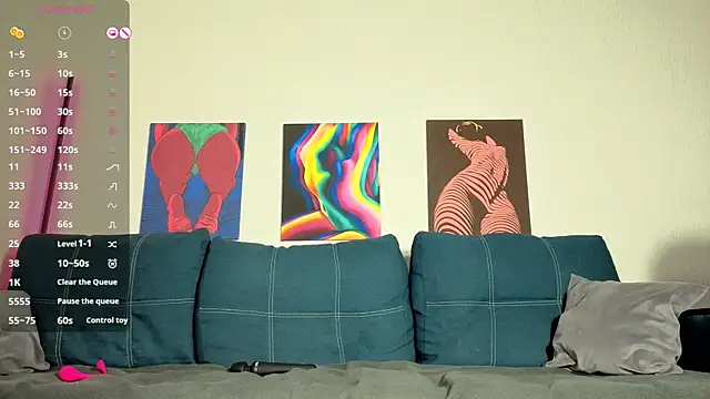 TrixiBell online show from 04/08/26, 04:01