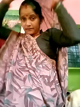 Snapshot of Cutreet chatting on 12/14/25, 09:25 Cutreet online show from 12/14/25, 09:25