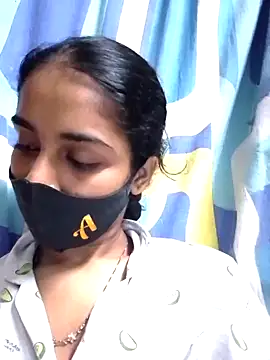 Snapshot of Zoya_G chatting on 10/20/25, 11:32 Zoya G online show from 10/20/25, 11:32