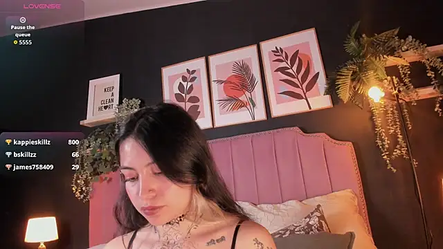 Snapshot of anne_dh chatting on 11/30/25, 11:31 anne dh online show from 11/30/25, 11:31