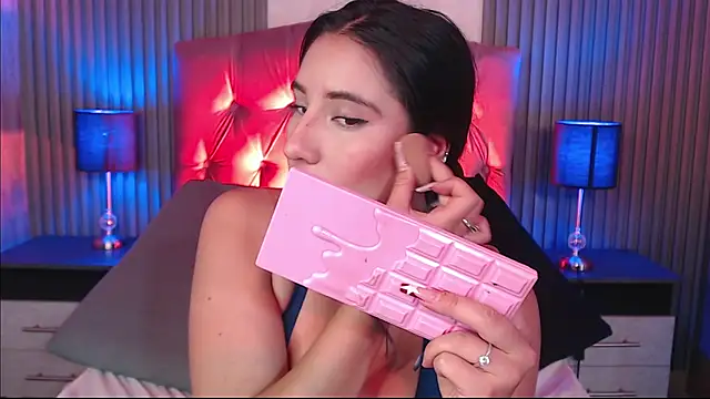 Bonnali lune online show from 11/29/25, 10:24