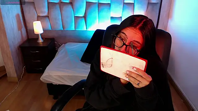 Bonnali lune online show from 02/15/26, 12:58