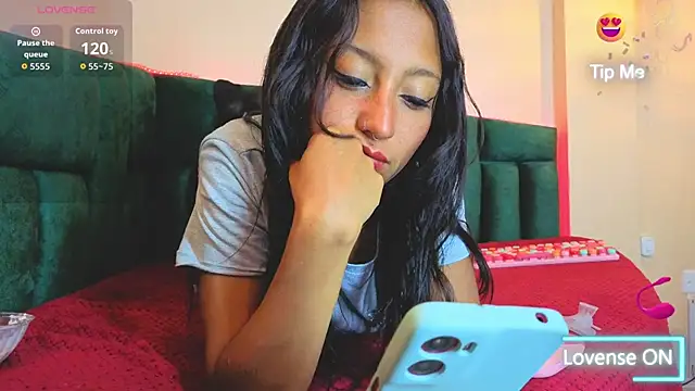 Snapshot of Sheilly_brown chatting on 06/15/26, 08:33 Sheilly brown online show from 06/15/26, 08:33