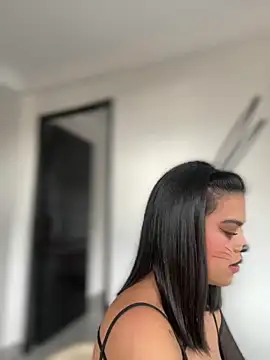 Snapshot of JuanitaMore01 chatting on 10/27/25, 08:24 JuanitaMore01 online show from 10/27/25, 08:24