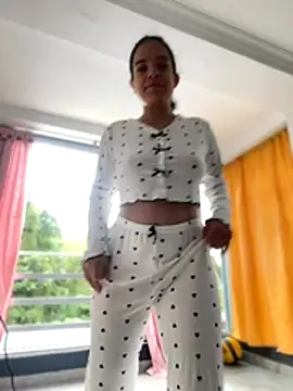 Snapshot of JuanitaMore01 chatting on 10/31/25, 02:29 JuanitaMore01 online show from 10/31/25, 02:29