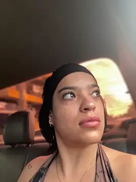 Snapshot of JuanitaMore01 chatting on 11/06/25, 10:10 JuanitaMore01 online show from 11/06/25, 10:10