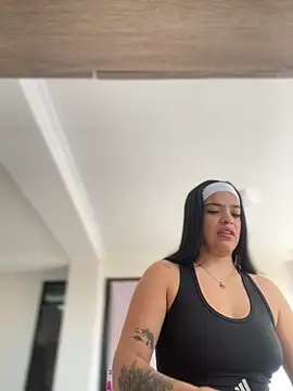 Snapshot of JuanitaMore01 chatting on 11/18/25, 08:13 JuanitaMore01 online show from 11/18/25, 08:13